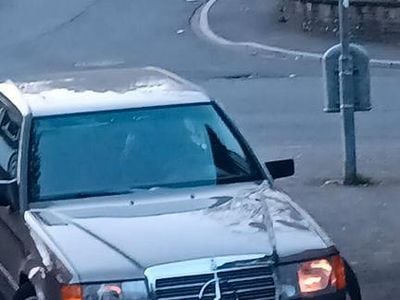 Second-hand Mercedes 230 179 CP (131 kW) 1988 Gri Berlinǎ