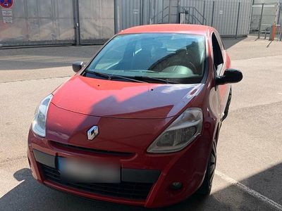 Second-hand Renault Clio II 74 CP (54 kW) 2009 Roșu Hatchback