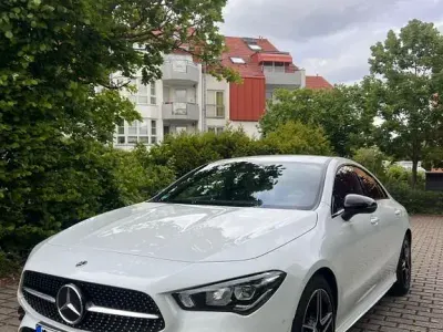 Gebraucht Mercedes CLA200 AMG 163 PS (119 kW) 2023 Weiß Limousine