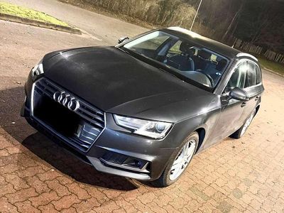Grau Gebraucht 2019 Audi A4 Sport Kombi | 16.900 € (Fairer Preis)