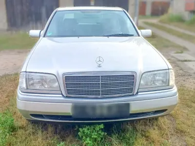 Gebraucht Mercedes C220 150 PS (110 kW) 1994 Silber Limousine