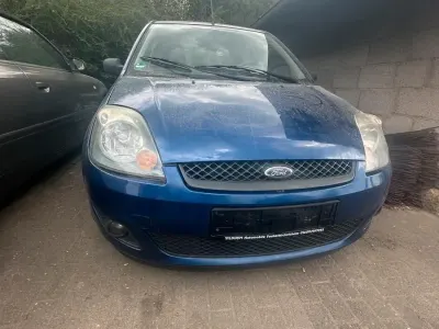 Gebraucht Ford Fiesta 90 PS (66 kW) 2007 Blau Kleinwagen