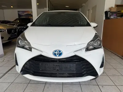 Gebraucht Toyota Yaris Hybrid Basis 75 PS (55 kW) 2017 Weiß Limousine