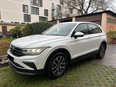 Gebraucht VW Tiguan Life 122 PS (89 kW) 2022 Weiß SUV