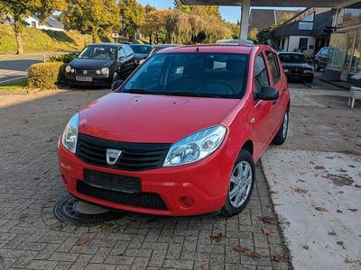 Rot Gebraucht 2009 Dacia Sandero Limousine | 1.777 € (Fairer Preis)