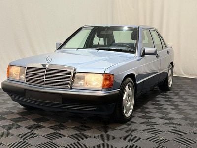 Usata Mercedes 190 136 CV (100 kW) 1991 Blu Berlina