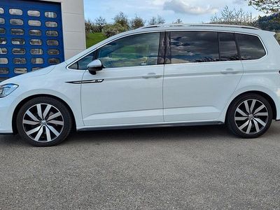 Gebraucht VW Touran Highline 150 PS (110 kW) 2019 Weiß Van / Kleinbus