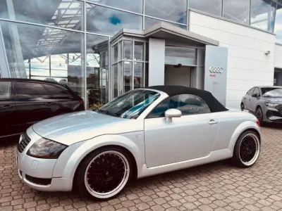 Gebraucht Audi TT Roadster Design 224 PS (164 kW) 2001 Lichtsilber metallic (metallic) Cabrio