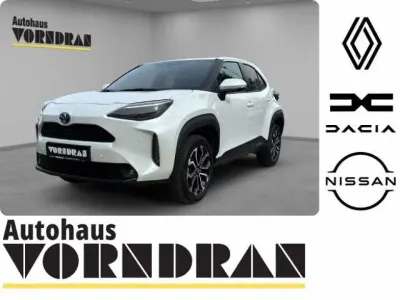 Gebraucht Toyota Yaris Hybrid Edition 92 PS (67 kW) 2023 Platinum white pearl mc. (metallic) SUV