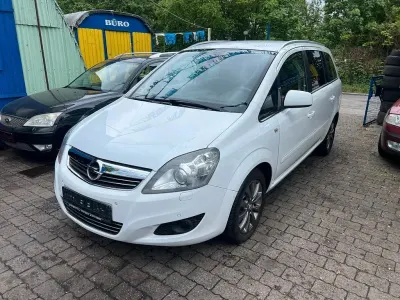 Gebraucht Opel Zafira Innovation 150 PS (110 kW) 2011 Weiß Van / Kleinbus