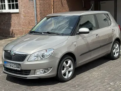 Gebraucht Skoda Fabia Family 105 PS (77 kW) 2011 Gelb Limousine