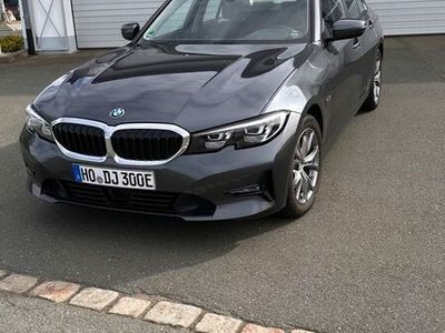 gebraucht BMW 320e Hybrid grau metallic EZ 12/2021