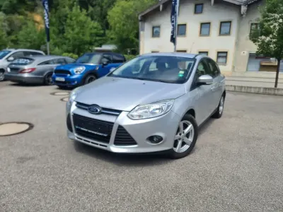 Gebraucht Ford Focus Trend 125 PS (91 kW) 2013 Silber Limousine