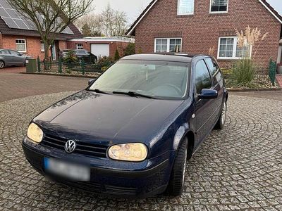 Blau Gebraucht 2001 VW Golf IV Kleinwagen | 1.500 € (Fairer Preis)