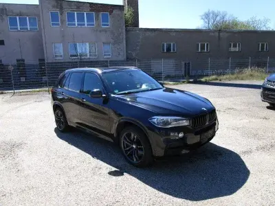 Gebraucht BMW X5 Sport Line 381 PS (280 kW) 2016 Saphirschwarz SUV