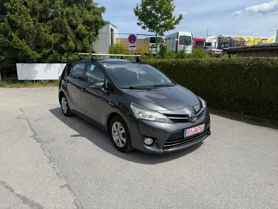 Gebraucht Toyota Verso Travel 124 PS (91 kW) 2013 Grau Van / Kleinbus