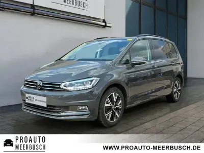 Gebraucht VW Touran Comfortline 150 PS (110 kW) 2025 Uranograu Van / Kleinbus