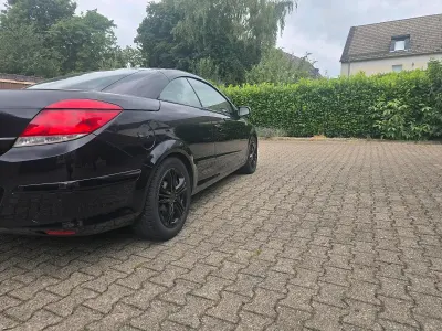 Gebraucht Opel Astra 140 PS (102 kW) 2007 Schwarz Cabrio