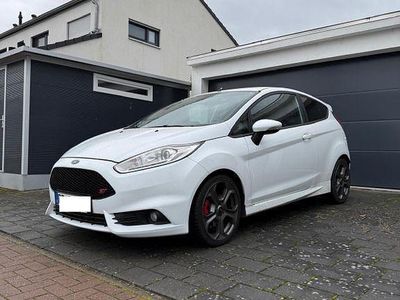 Gebraucht Ford Fiesta Sport 182 PS (133 kW) 2016 Weiß Kleinwagen