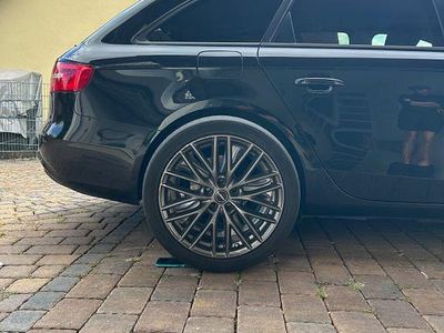 Schwarz Gebraucht 2012 Audi A4 Sport Kombi | 13.000 €