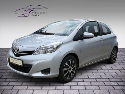 Usado Toyota Yaris Life 69 HP (50 kW) 2012 Prateado Citadino