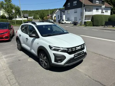 Neu Dacia Sandero Essentiel 101 PS (74 kW) 2026 Gletscherweiss Kleinwagen