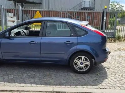 Gebraucht Ford Focus Ghia 116 PS (85 kW) 2005 Blau Limousine