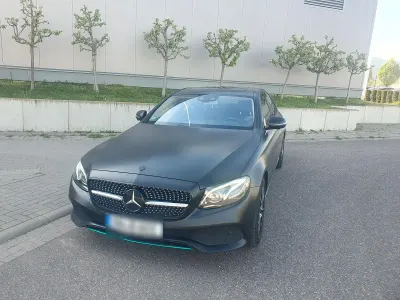 Gebraucht Mercedes E220 AMG line 194 PS (142 kW) 2016 Schwarz Limousine