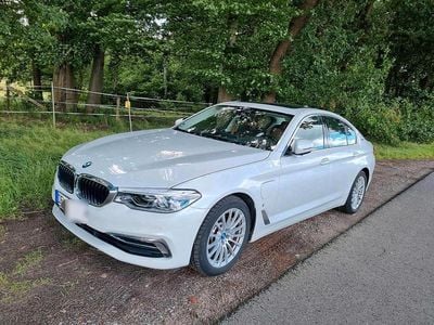 Second-hand BMW 530e Luxury Line 295 CP (216 kW) 2019 Alb Berlinǎ