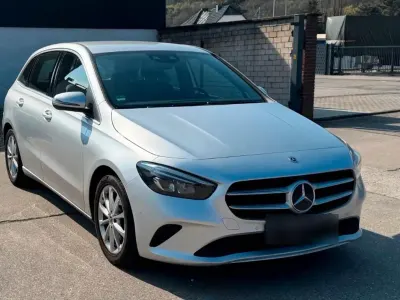 Gebraucht Mercedes B200 163 PS (119 kW) 2021 Silber Kleinwagen