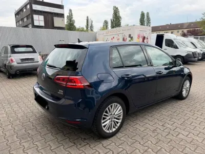 Second-hand VW Golf VII 105 CP (77 kW) 2014 Albastru Berlinǎ