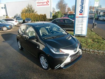 Schwarz Gebraucht 2017 Toyota Aygo X-play Kleinwagen | 8.590 € (Fairer Preis)