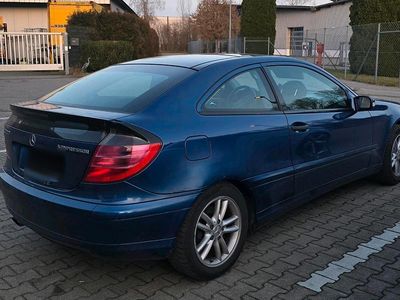 Gebraucht Mercedes C200 163 PS (119 kW) 2002 Blau Coupé
