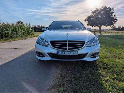 Grau Gebraucht 2014 Mercedes E220 Elegance Kombi | 12.900 € (Fairer Preis)