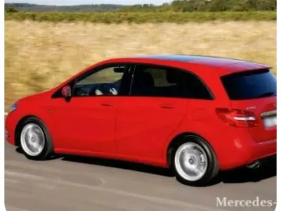 Gebraucht Mercedes B180 122 PS (89 kW) 2012 Rot Van / Kleinbus