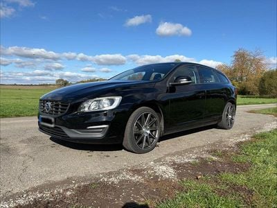 Gebraucht Volvo V60 150 PS (110 kW) 2015 Schwarz Kombi