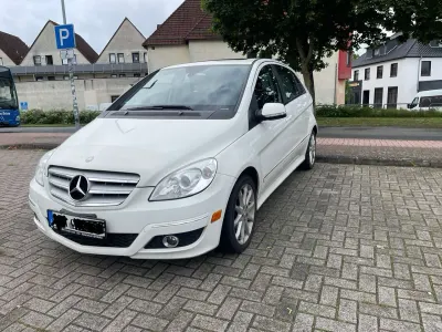 Gebraucht Mercedes B200 136 PS (100 kW) 2011 Weiß Kleinwagen