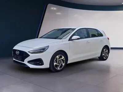 Gebraucht Hyundai i30 Advantage 101 PS (74 kW) 2024 Serenity weiß pearl Limousine