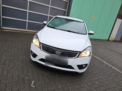 Gebraucht Kia Ceed Vision 90 PS (66 kW) 2012 Weiß Kleinwagen