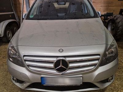 Usata Mercedes B180 122 CV (89 kW) 2013 Argento Monovolume