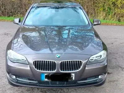 Gebraucht BMW 530 258 PS (189 kW) 2011 Braun Kombi
