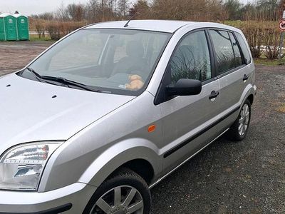 Gebraucht Ford Fiesta 105 PS (77 kW) 2003 Silber Kleinwagen
