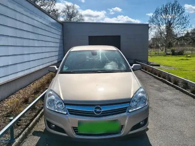 Gebraucht Opel Astra Edition 116 PS (85 kW) 2009 Beige Limousine