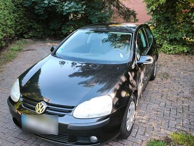 Schwarz Gebraucht 2004 VW Golf V Kleinwagen | 1.800 € (Fairer Preis)
