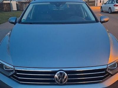 Gebraucht VW Passat Highline 150 PS (110 kW) 2018 Silber Kombi