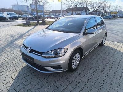 Gebraucht VW Golf VII Trendline 110 PS (80 kW) 2017 Silber Limousine