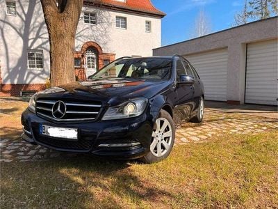 Second-hand Mercedes C180 156 CP (114 kW) 2011 Albastru Berlinǎ