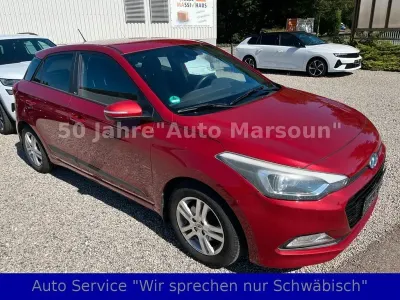 Gebraucht Hyundai i20 Style 101 PS (74 kW) 2017 Rot Limousine