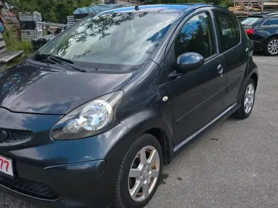 Gebraucht Toyota Aygo 68 PS (50 kW) 2006 Schwarz Kleinwagen