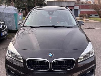 Braun Gebraucht 2016 BMW 218 Kombi | 15.900 € (Teuer)